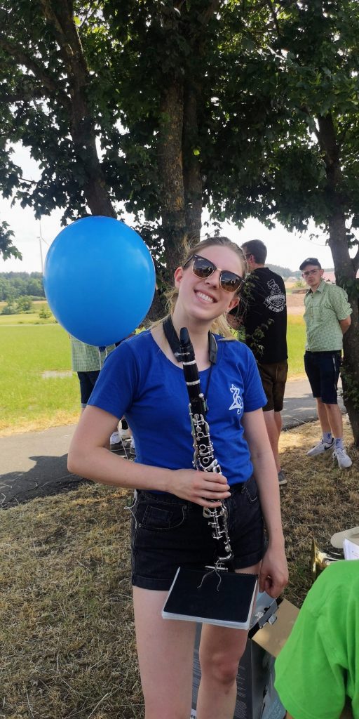 Verena bei der Kärwa Retzelfembach 2023.