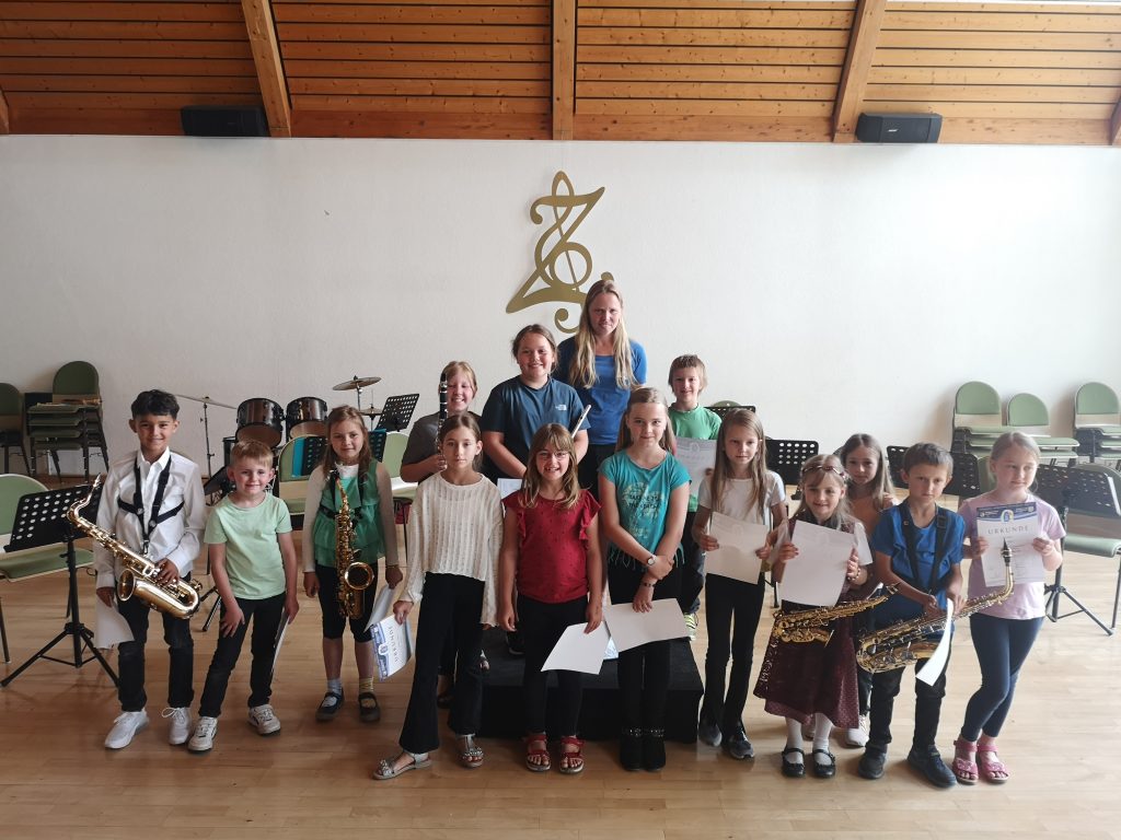 Absolvent:innen des Newcomer Abzeichens aus den Bläserklassen bei Kids in Concert 2024.