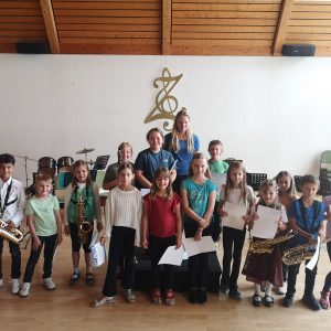 Absolvent:innen des Newcomer Abzeichens aus den Bläserklassen bei Kids in Concert 2024.