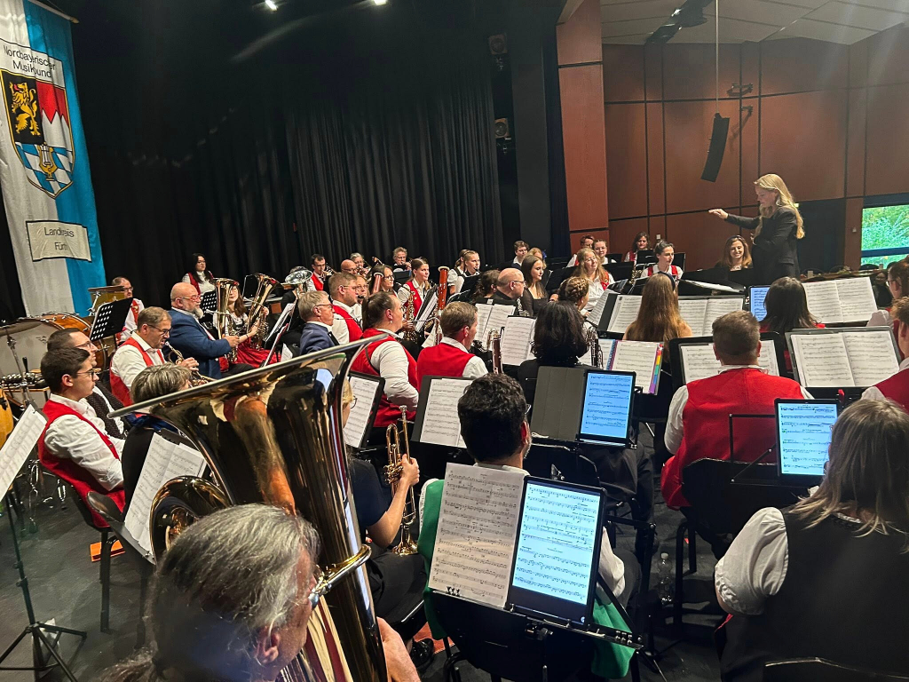 Dirigentin Birgit Wehr mit